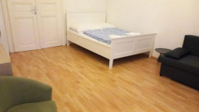 Quiet Comfort: 1 BR Vienna Apartment with Style